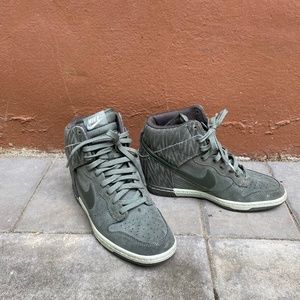 𝅺Nike Dunk Sky High Wedge Sneakers Suede - 8